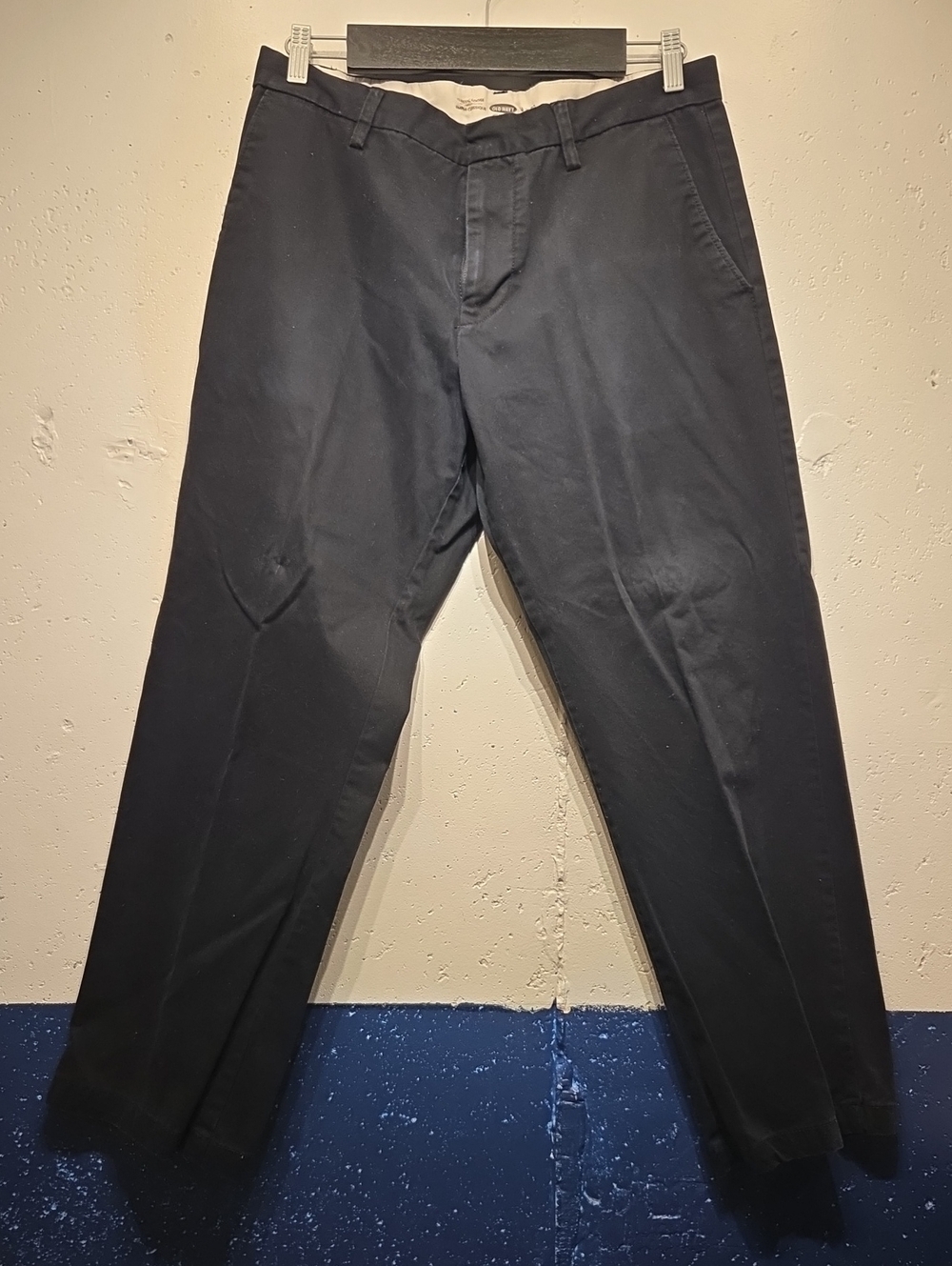 Men's Classic Loose-Fit Black Khakis (34x30)